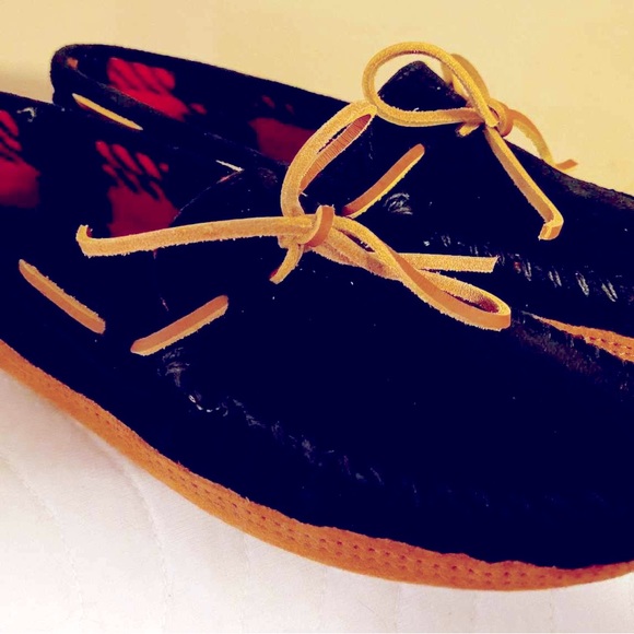 Women’s Minnetonka moccasin slippers size 9 (fits like 8.5) - Picture 3 of 7